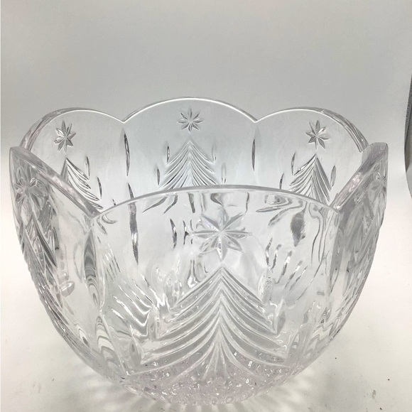 Large Cut Crystal Christmas Tree Bowl - Picture 3 of 6